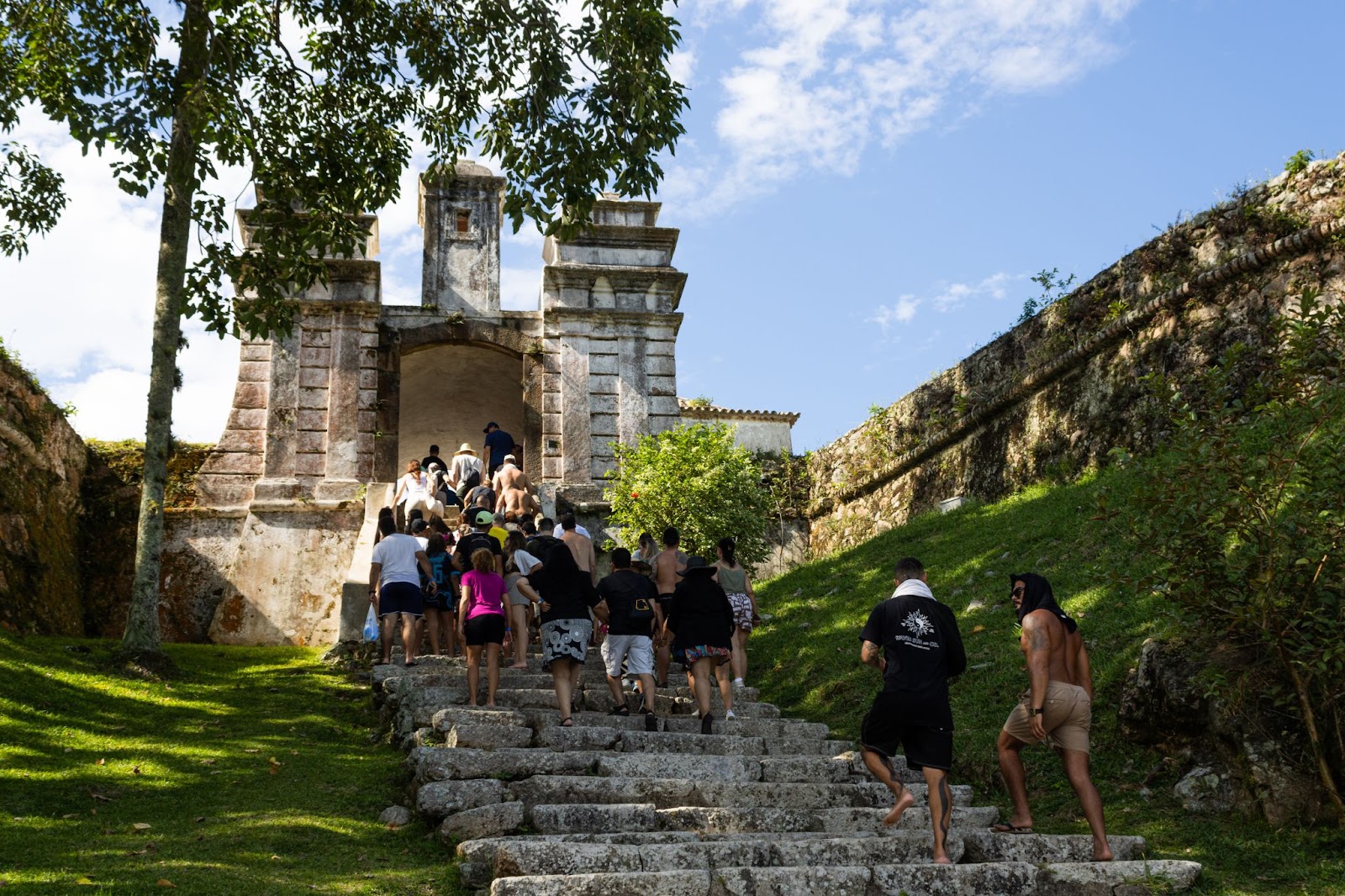Guerra, ruínas e cultura: Fortalezas do norte da ilha superaram o abandono e hoje são pontos de história e turismo