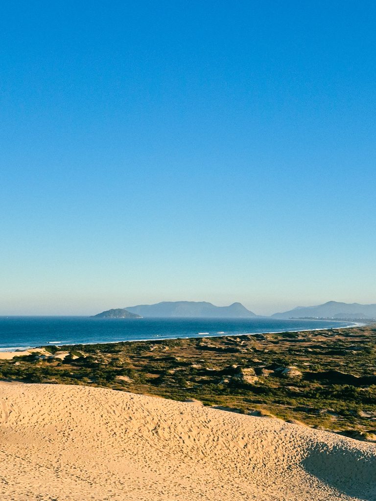 O que está em jogo vai além do turismo: é a gestão de espaços naturais que moldaram a identidade dos manezinhos. Imagem ilustativa. (Foto: Christian von Koenig)