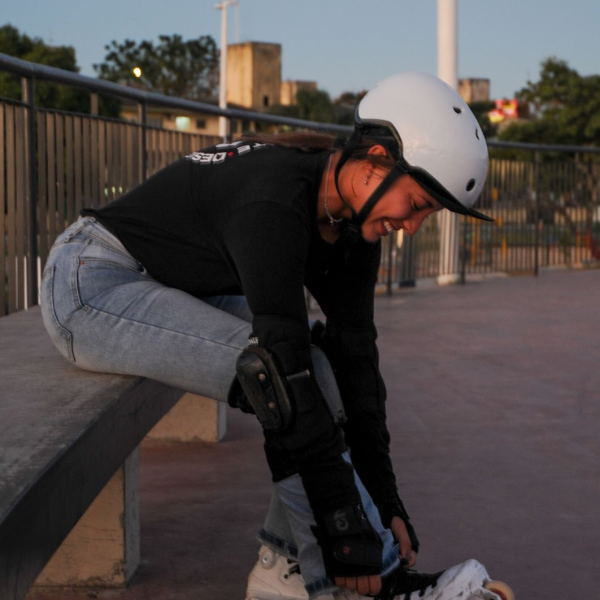 Campeã mundial de patins ensina o esporte gratuitamente em Florianópolis