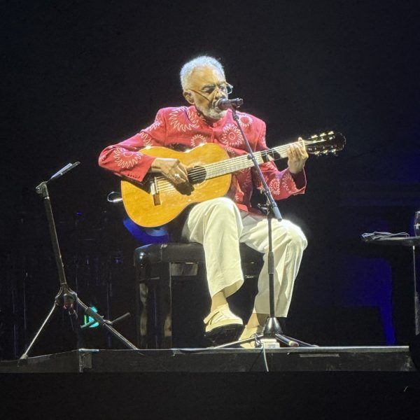 Gilberto Gil traz cor e energia positiva para São Paulo em sua última turnê